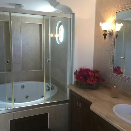 Elegant Villas 2/2 *