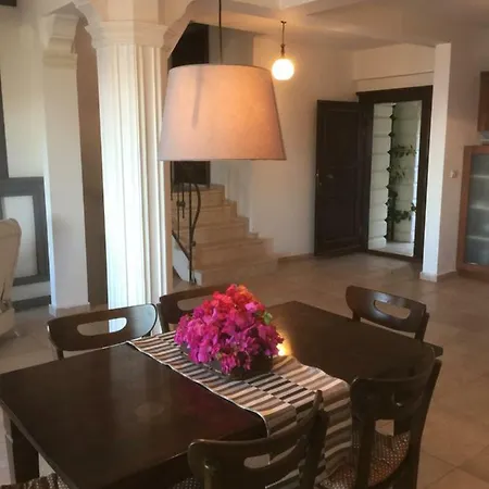 Elegant Villas 2/2 *